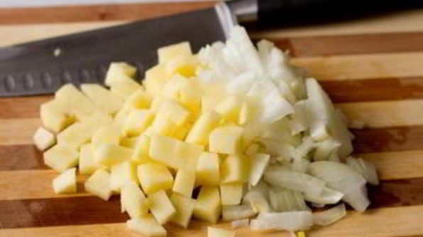 суп-пюре из корневого сельдерея с голубым сыром