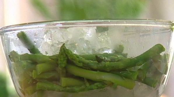 суп-пюре из спаржи с клецками из феты