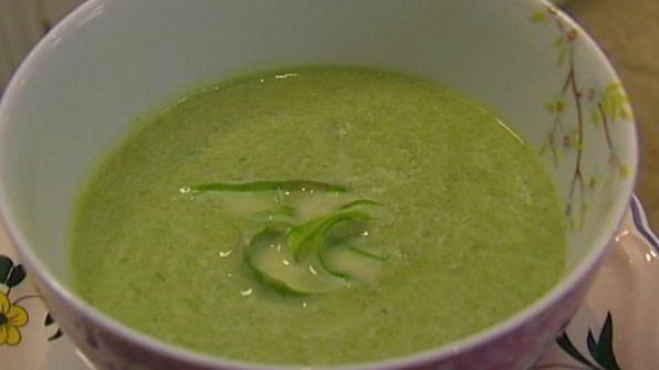 суп-пюре из спаржи с клецками из феты