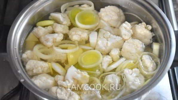 суп-пюре из цветной капусты и картофеля