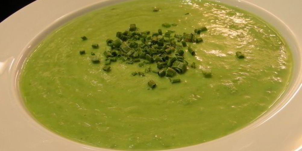 Рецепт супа-пюре из зеленого горошка с чесноком и тмином