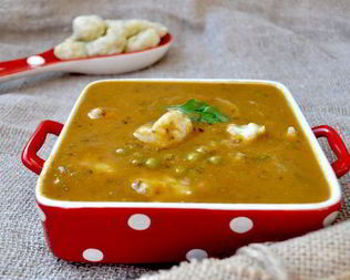 Тыквенный суп-пюре с разноцветной чечевицей и картофельными клецками