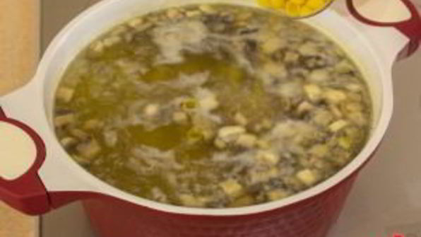 суп с грибами, куриным филе и сливками