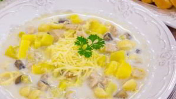 суп с грибами, куриным филе и сливками