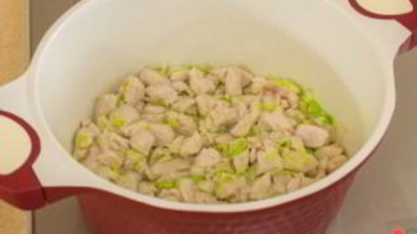 суп с грибами, куриным филе и сливками