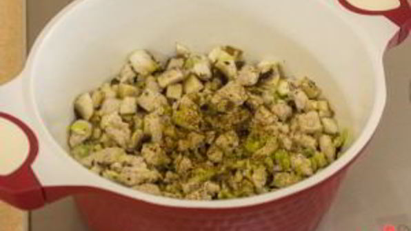 суп с грибами, куриным филе и сливками