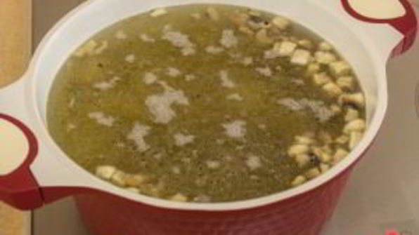 суп с грибами, куриным филе и сливками