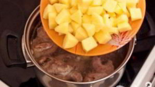 суп с перепелами, брюсельской капустой и картофелем