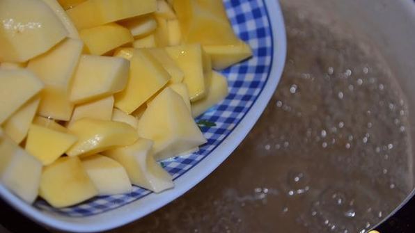 суп со свекольной ботвой