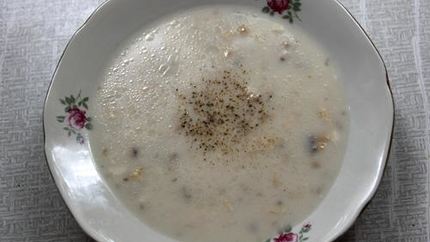 Белый сырный суп с курицей и грибами