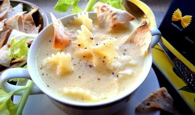 Сырно-макаронный суп и чипсы из лаваша