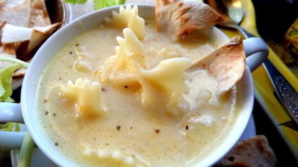 сырно-макаронный суп и чипсы из лаваша