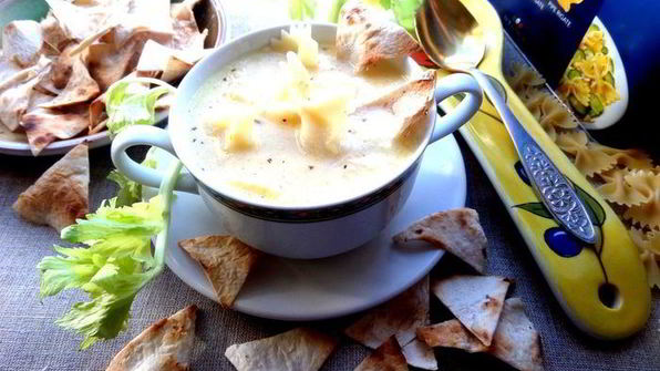 сырно-макаронный суп и чипсы из лаваша