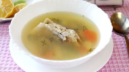 Рыбный суп уха из карася