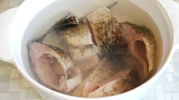 рыбный суп уха из карася