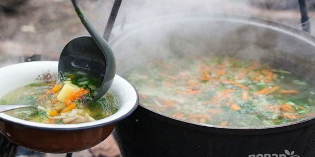 Рецепт ухи из форели на костре