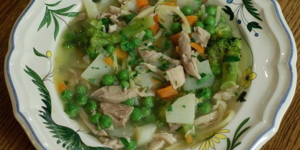 Рецепт уютного куриного супа с овощами и спагетти