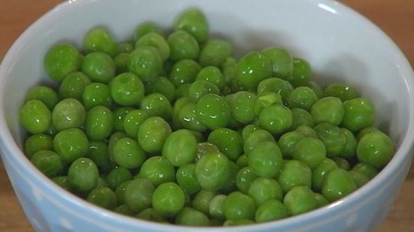 уютный куриный суп с овощами и спагетти