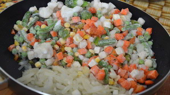 весенний суп с замороженными овощами и рисом