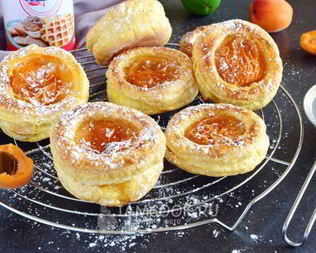 Абрикосовые слойки