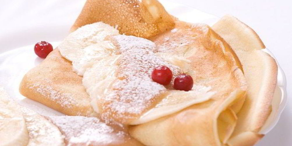 Рецепт блинчиков с бананом в карамельном соусе