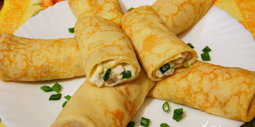 Рецепт блинчиков с салатом из сельди