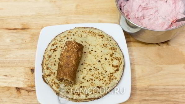 блинчики с творогом и клубникой