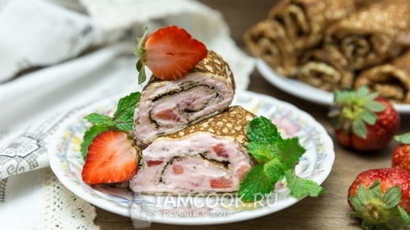 блинчики с творогом и клубникой