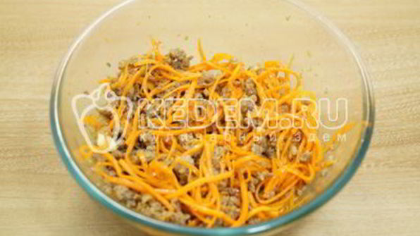 блины с фаршем и морковью по-корейски