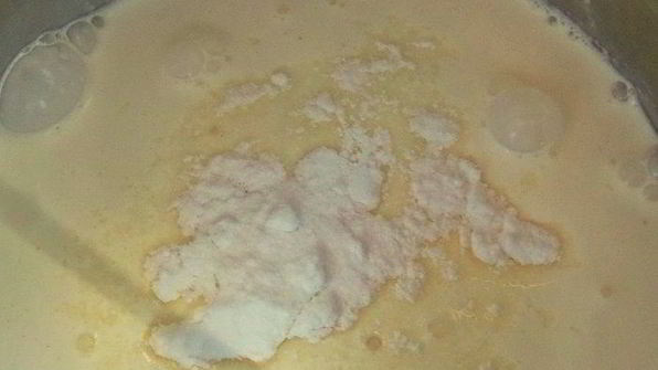 панкейки кефирные с медом, бананом и сливками