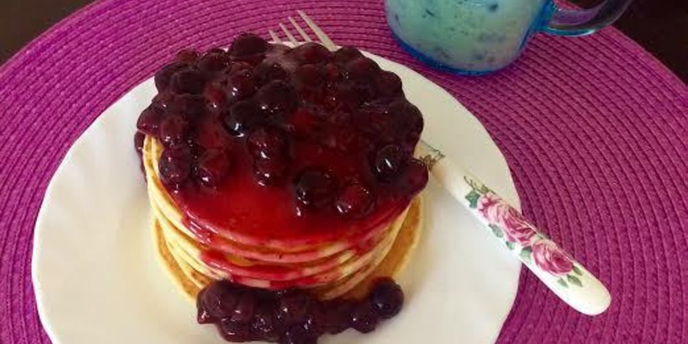 Рецепт панкейков с черничным сиропом