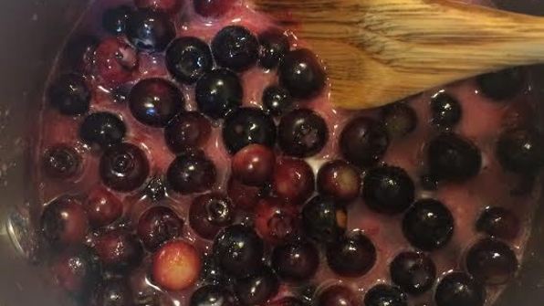 панкейки с черничным сиропом