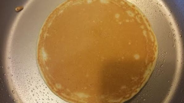 панкейки с черничным сиропом