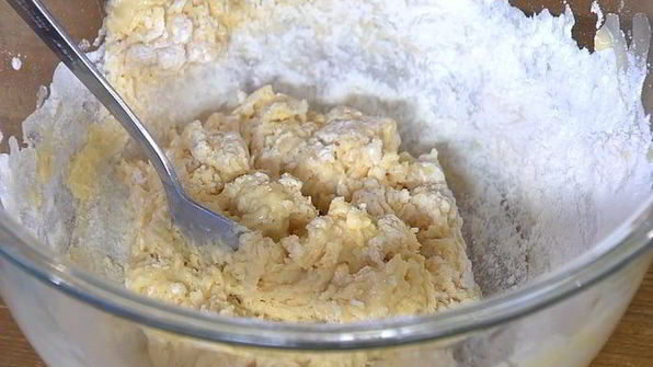 творожные блинчики с малиновым соусом