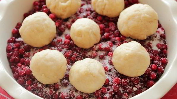 бухтельн — воздушные булочки с горячим ягодным конфитюром