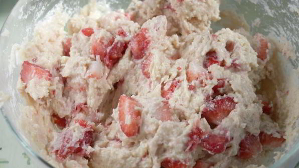 булочки с клубникой