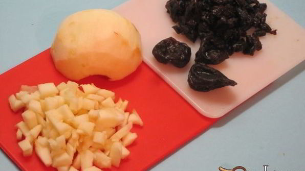 булочки с начинкой из чернослива и яблок