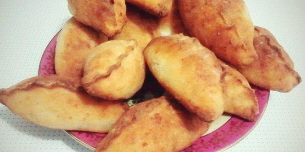 Рецепт булочек с творожно-изюмно-вишневой начинкой