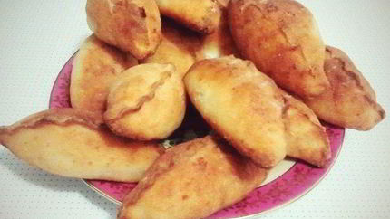 Булочки с творожно-изюмно-вишневой начинкой