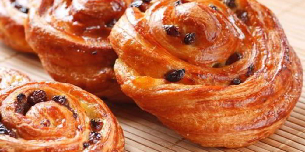 Рецепт дрожжевых венских булочек с изюмом