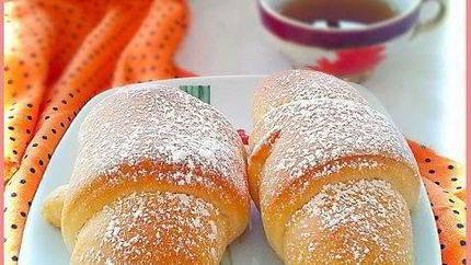 Круассаны с апельсиновым и яблочным джемом