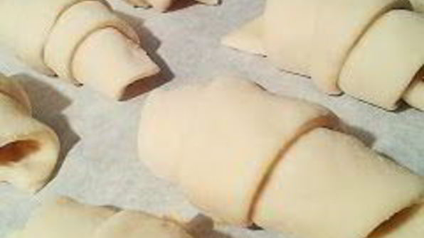 круассаны с апельсиновым и яблочным джемом