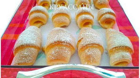 круассаны с апельсиновым и яблочным джемом