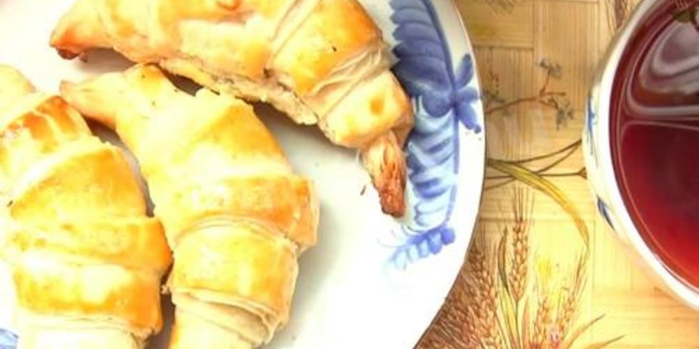 Рецепт круассанов с шоколадом из слоеного теста