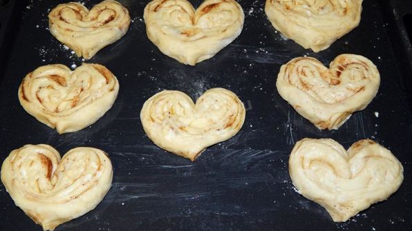 плюшки с корицей и сахаром