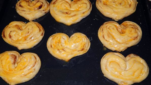 плюшки с корицей и сахаром