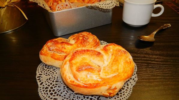 плюшки с корицей и сахаром