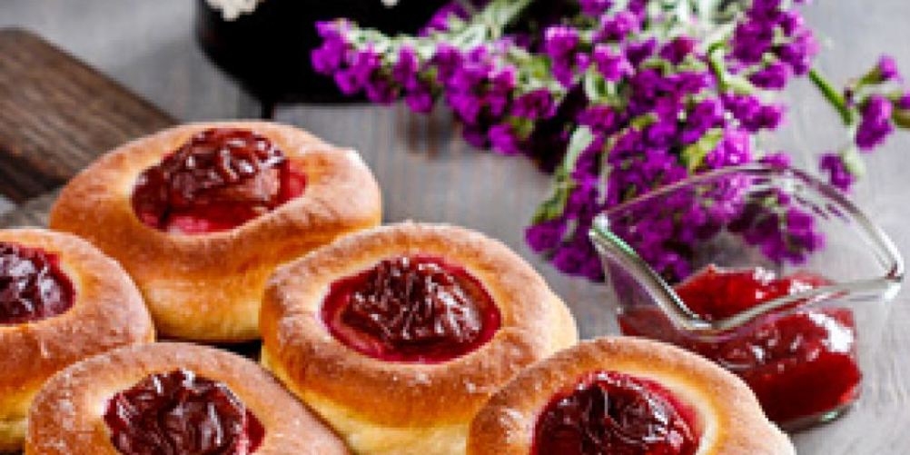 Рецепт плюшек со сливовыма джемома