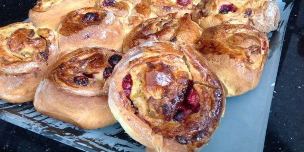 Рецепт постных яблочных булочек с клюквой