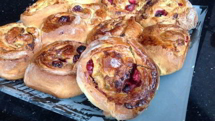 Постные яблочные булочки с клюквой